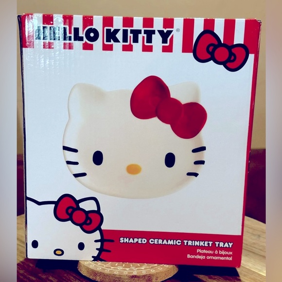 Sanrio Hello Kitty Shaped
Ceramic Trinket Tray - Jewelry
Ring Holder Dish - Picture 1 of 14